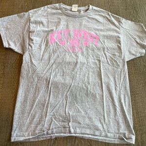 GREY AND PINK GRAPHIC TEE
